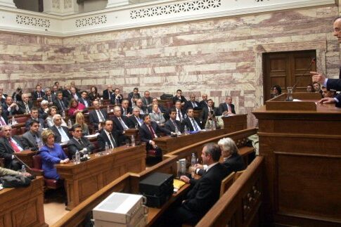 Ζητεί συσπείρωση σε «βαρύ κλίμα»!