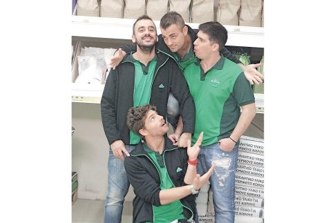 Κυκλοφορούν στους δρόμους και κάνουν ξεκαρδιστικές πλάκες!