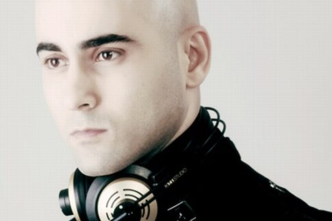 Ο Ελληνας DJ και η «Μαράια Κάρεϊ»