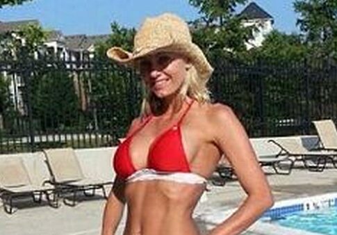 Νεκρή Playmate σε μπανιέρα