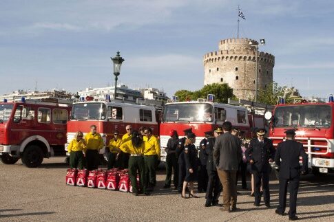 Εθελοντές για την τσέπη τους