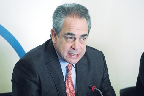 Παίρνουν μέτρα στο γόνατο οι οικονομικοί