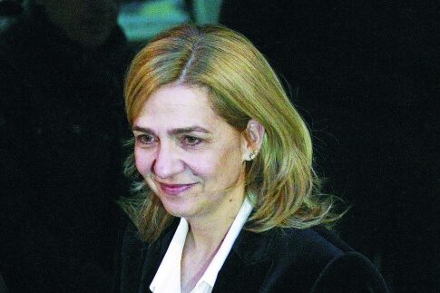 Αθώα δηλώνει η πριγκίπισσα για τις απάτες του συζύγου