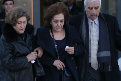 «Θέλω έναν τάφο για το παιδί μου»