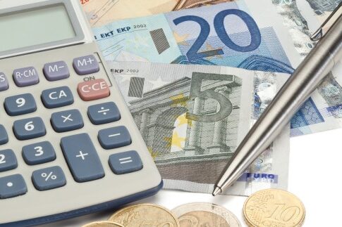Επανέρχονται οι σκέψεις για επιβολή «σεισμόσημου»
