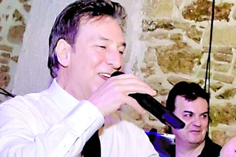 Βάζει φωτιά στα «Σπιτάκια»