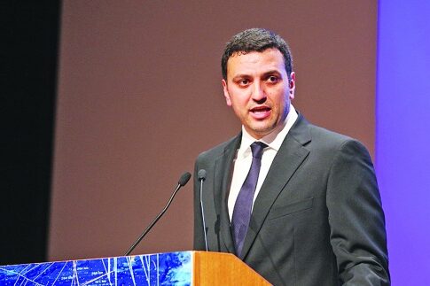 Οι τρεις βουλευτές που ελέγχονται για εμβάσματα εκτός Ελλάδας