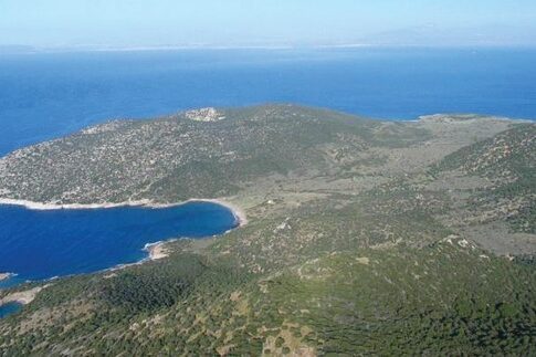 Στο σφυρί η Χώρα του Σουνίου
