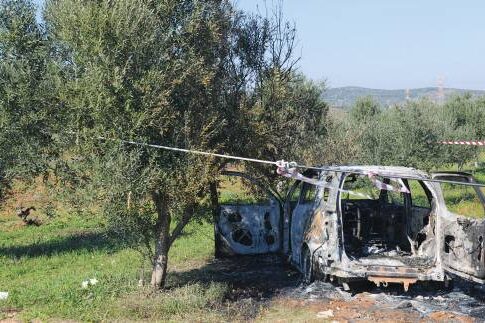 Αγριο έγκλημα πίσω από απανθρακωμένο πτώμα σε καμένο αυτοκίνητο