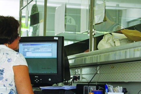 Μπαίνει «λουκέτο» σε 23 δημόσιους φορείς