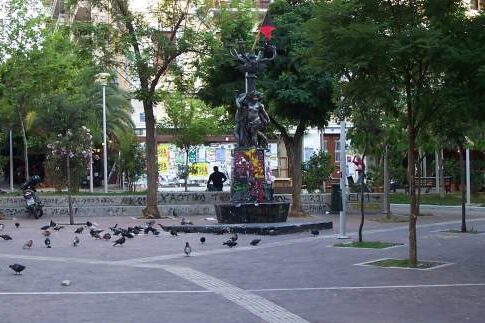 Επέμβαση αντιεξουσιαστών για «εκκαθάριση» της πλατείας Εξαρχείων