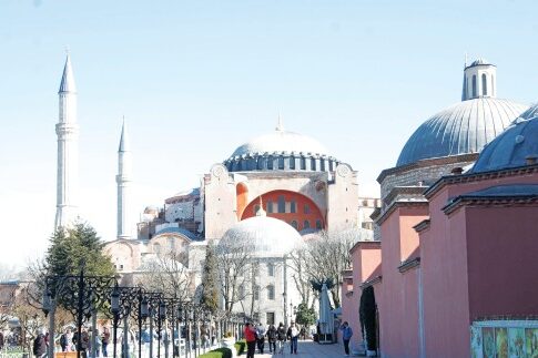 Επικίνδυνα παιχνίδια με την Αγια-Σοφιά