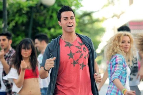 Ο γυμναστής (της γιόγκα) που ανέβηκε στην πίστα!