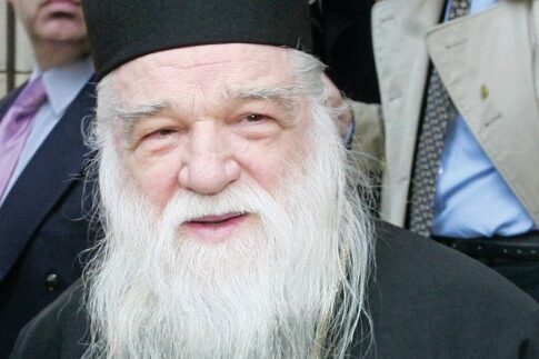 Αμβρόσιος: Ραγιάδες και βλάκες του καναπέ