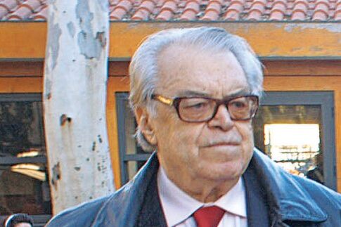 Αποκλήρωσε τη Φρούλη του