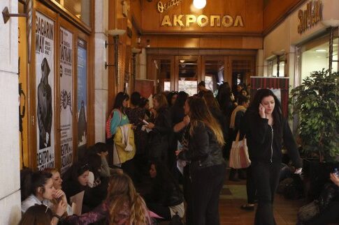 O... χορός του Ζαλόγγου για δέκα θέσεις σε μία παράσταση