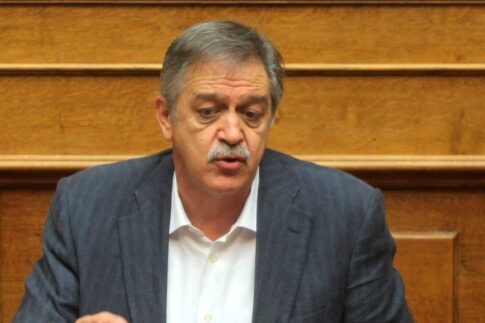 Πρωτότυπη «διάλυση» του ΠΑΣΟΚ στη Βουλή