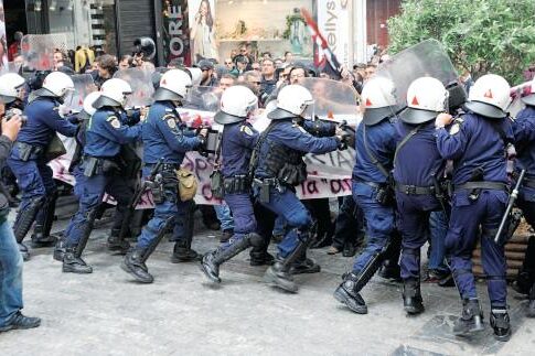 Χημικά και ξύλο στην Ερμού