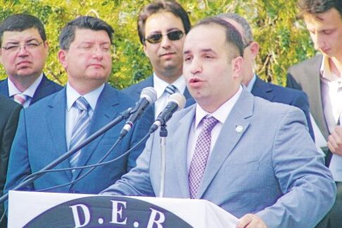 Οι Γκρίζοι Λύκοι σε τουρκόφιλο κόμμα