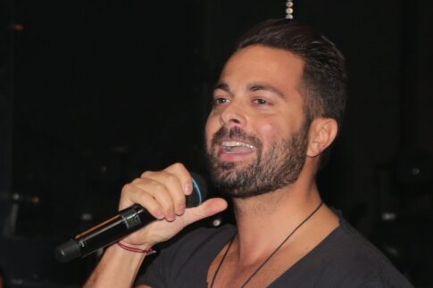 «Βίασες το τραγούδι μου»