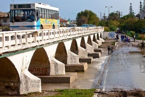Οι μαθητές τούς... έβαλαν τα γυαλιά: Βρήκαν φθηνή λύση για την «καταραμένη» γέφυρα της Κρεμαστής!