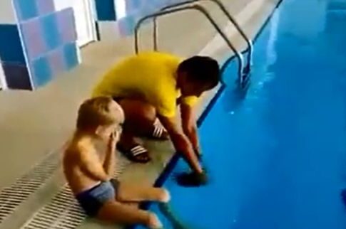 Πώς να φορέσετε εύκολα το σκουφάκι κολύμβησης
