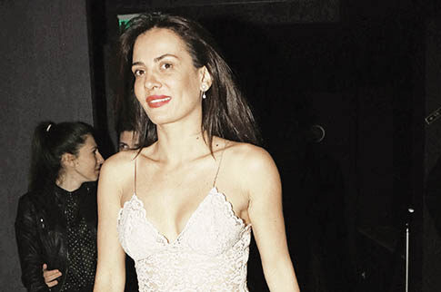 Η sexy Δημ. Ματσούκα στην ακατάλληλη για ανηλίκους «Μήδεια»