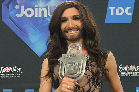 Ανοδος για τη μουσάτη Conchita και πτώση για «Rise up»