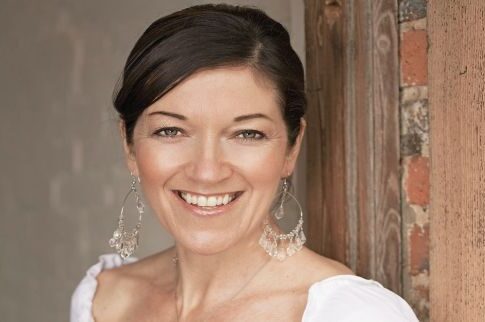 Ερχεται στην Αθήνα η Victoria Hislop (συγγραφέας του best seller «Το Νησί»)