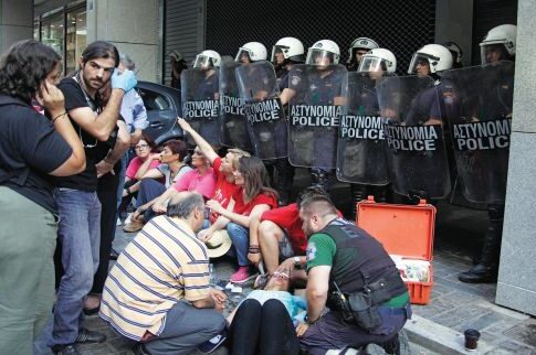Δαρμένες (πάλι) και απολυμένες οι καθαρίστριες