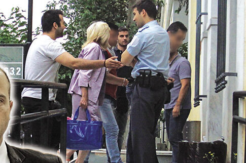 Πολιτικός πίσω από τους λαθρομετανάστες
