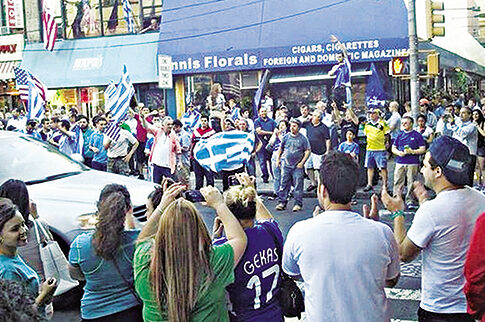 Συρτάκι στους δρόμους και «ΕΛΛΑΣ, ΟΛΕ» από ομογενείς