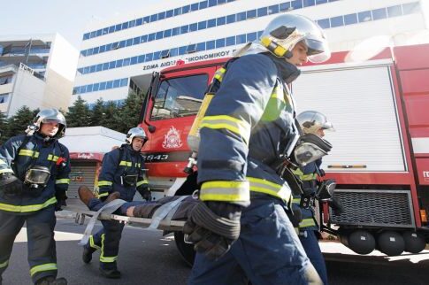 Σοκ με εργάτες που λιποθύμησαν σε δεξαμενή