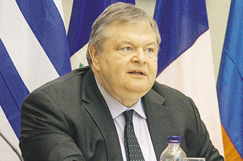 «Καυτός» Ιούλιος για το μέλλον ΠΑΣΟΚ