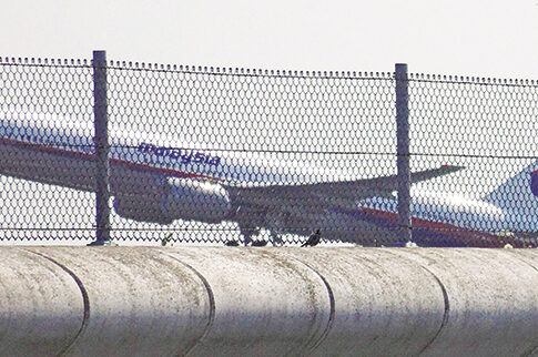 Πύραυλος έριξε Boeing 777 της Malaysia Airlines
