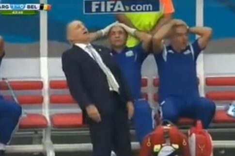 Παραλίγο.... εγκεφαλικό για τον Σαμπέγια!