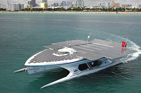 Το σούπερ catamaran «έδεσε» στην Κόρινθο
