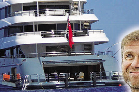 Ο «Τιτάν» του Αμπράμοβιτς έριξε άγκυρα στα γαλάζια νερά της Κεφαλλονιάς