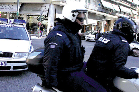 Εκλεψε αυτοκίνητο μαζί με το παιδάκι!