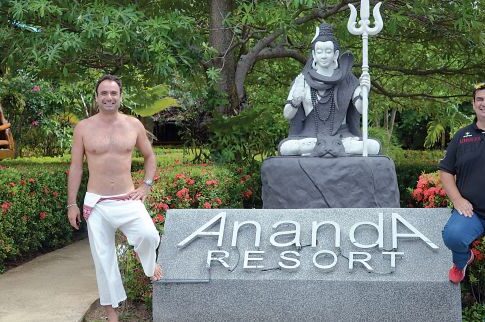 Ο Ελληνας που έγινε βασιλιάς της Yoga στην Ταϊλάνδη
