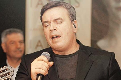 Ο Λιδάκης στις φλόγες για τον σκύλο του