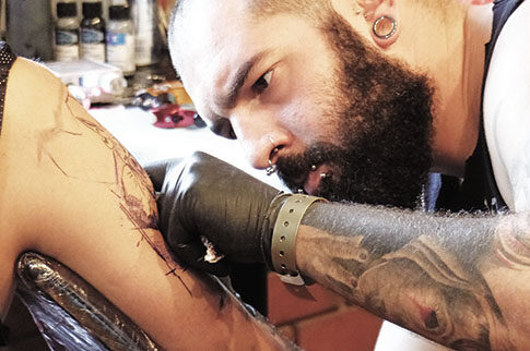 «Δίδαξαν» τα μυστικά του tattoo