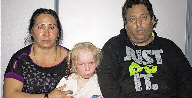 Το κοριτσάκι με το ζευγάρι που το είχε υιοθετήσει παράνομα