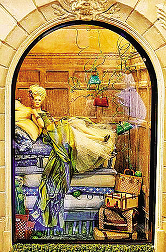 Ακόμα και τα παράθυρα με τις παραστάσεις είναι όπως τα αληθινά