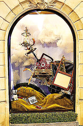 Ακόμα και τα παράθυρα με τις παραστάσεις είναι όπως τα αληθινά