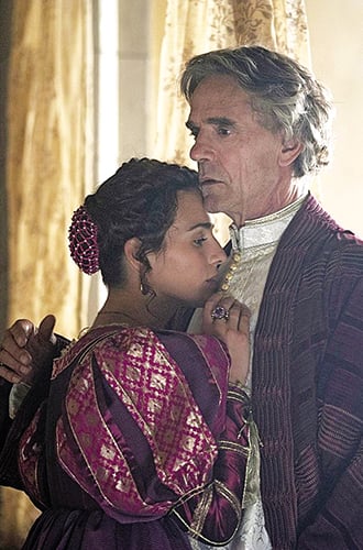 Η Melia Kreiling με τον Τζέρεμι Αϊρονς