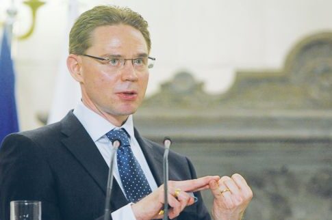 «Ρίζες» στην Ελλάδα θα βγάλει το Μνημόνιο