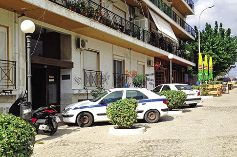 Ο αδελφικός φίλος πίσω από τη φρίκη!