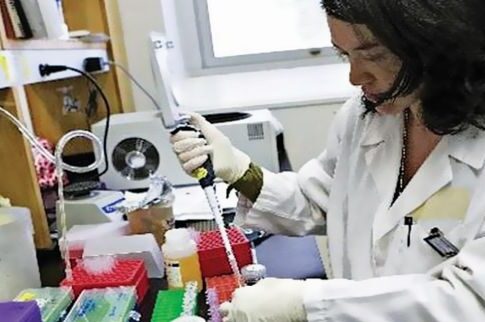 Μια Ροδίτισσα στη «μάχη» κατά του AIDS