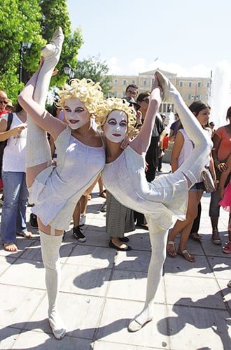 Δύο κορίτσια-λάστιχο από το τσίρκο